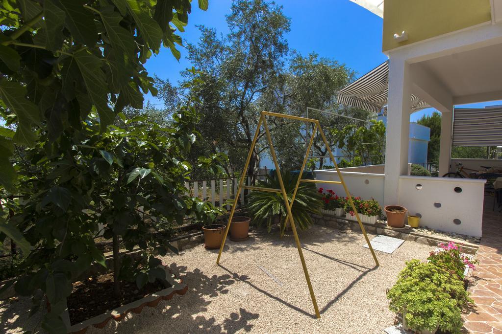 Apartments Zoran Pirovac Εξωτερικό φωτογραφία