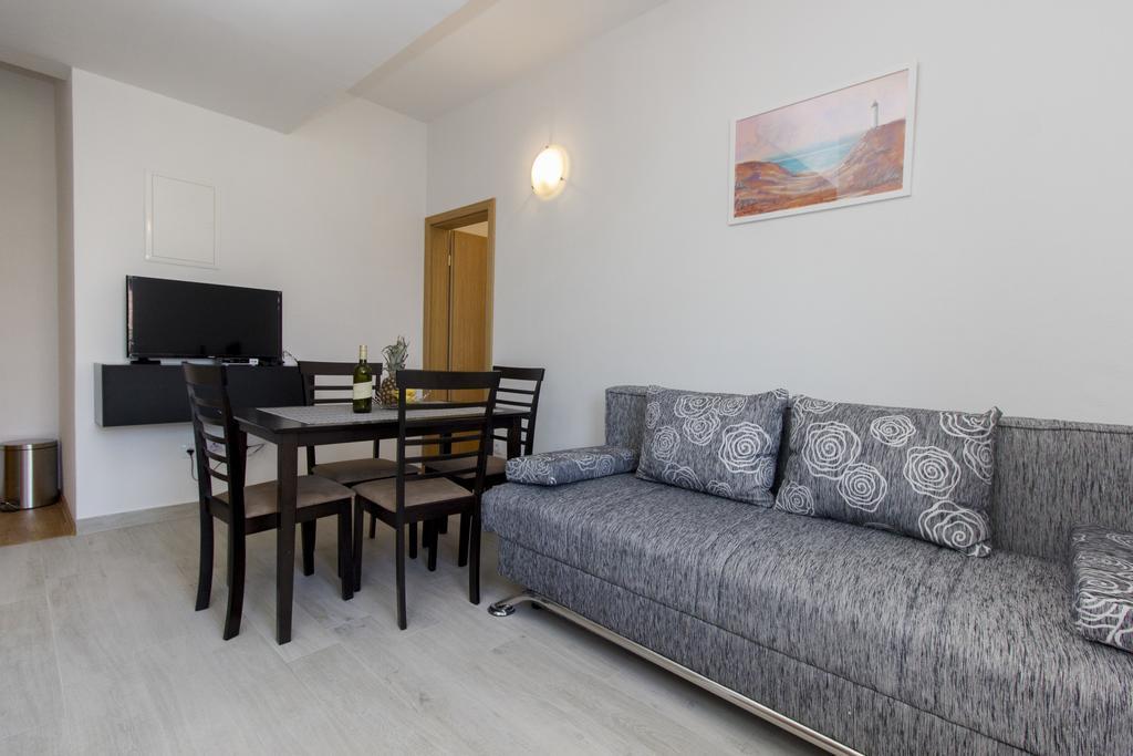 Apartments Zoran Pirovac Εξωτερικό φωτογραφία