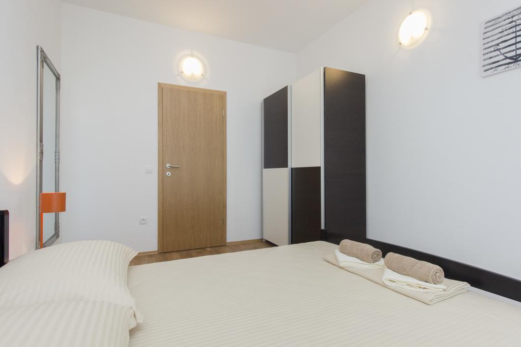 Apartments Zoran Pirovac Εξωτερικό φωτογραφία