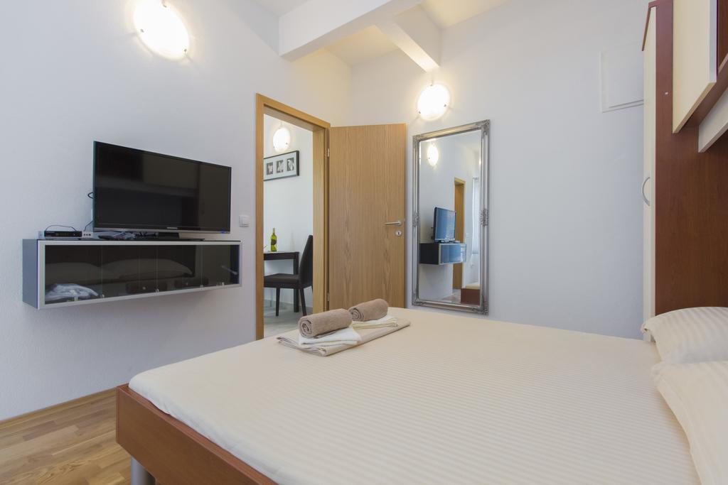 Apartments Zoran Pirovac Εξωτερικό φωτογραφία